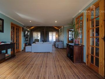 FERNANDEZ ESCOBAR VENDE CASA 4D 3B CON PISCINA - SAN ESTEBAN