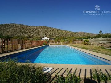 FERNANDEZ ESCOBAR VENDE CASA 4D 3B CON PISCINA - SAN ESTEBAN