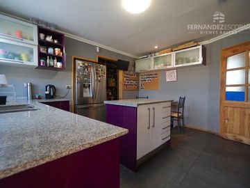 FERNANDEZ ESCOBAR VENDE CASA 4D 3B CON PISCINA - SAN ESTEBAN
