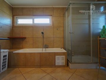 FERNANDEZ ESCOBAR VENDE CASA 4D 3B CON PISCINA - SAN ESTEBAN