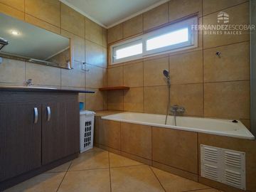 FERNANDEZ ESCOBAR VENDE CASA 4D 3B CON PISCINA - SAN ESTEBAN