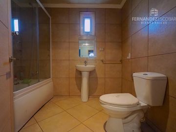 FERNANDEZ ESCOBAR VENDE CASA 4D 3B CON PISCINA - SAN ESTEBAN