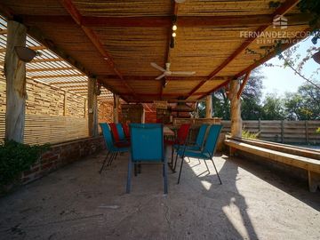 FERNANDEZ ESCOBAR VENDE CASA 4D 3B CON PISCINA - SAN ESTEBAN
