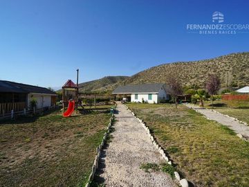 FERNANDEZ ESCOBAR VENDE CASA 4D 3B CON PISCINA - SAN ESTEBAN