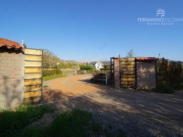 FERNANDEZ ESCOBAR VENDE CASA 4D 3B CON PISCINA - SAN ESTEBAN