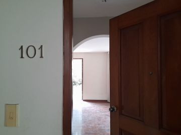 VENDO DEPARTAMENTO EN PRIMER PISO DE 192 MTS2. EN MONTES DE ORO CHACARILLA