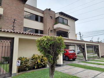 VENDO DEPARTAMENTO EN PRIMER PISO DE 192 MTS2. EN MONTES DE ORO CHACARILLA