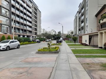 VENDO DEPARTAMENTO EN PRIMER PISO DE 192 MTS2. EN MONTES DE ORO CHACARILLA