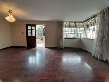 VENDO DEPARTAMENTO EN PRIMER PISO DE 192 MTS2. EN MONTES DE ORO CHACARILLA