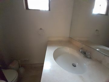 VENDO DEPARTAMENTO EN PRIMER PISO DE 192 MTS2. EN MONTES DE ORO CHACARILLA
