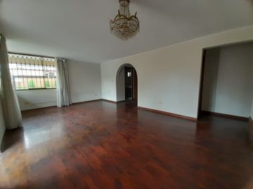 VENDO DEPARTAMENTO EN PRIMER PISO DE 192 MTS2. EN MONTES DE ORO CHACARILLA