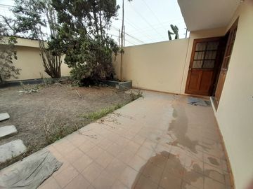 VENDO DEPARTAMENTO EN PRIMER PISO DE 192 MTS2. EN MONTES DE ORO CHACARILLA