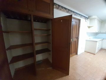 VENDO DEPARTAMENTO EN PRIMER PISO DE 192 MTS2. EN MONTES DE ORO CHACARILLA