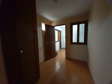 VENDO DEPARTAMENTO EN PRIMER PISO DE 192 MTS2. EN MONTES DE ORO CHACARILLA