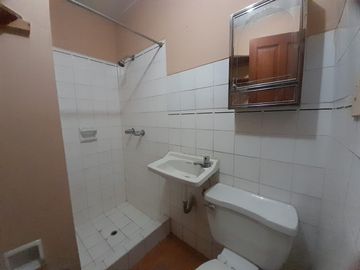 VENDO DEPARTAMENTO EN PRIMER PISO DE 192 MTS2. EN MONTES DE ORO CHACARILLA