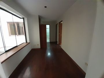 VENDO DEPARTAMENTO EN PRIMER PISO DE 192 MTS2. EN MONTES DE ORO CHACARILLA