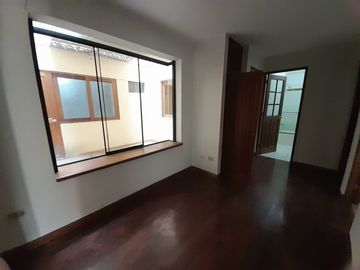 VENDO DEPARTAMENTO EN PRIMER PISO DE 192 MTS2. EN MONTES DE ORO CHACARILLA