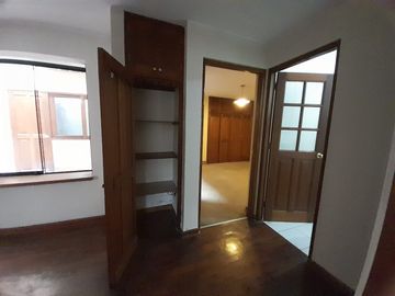 VENDO DEPARTAMENTO EN PRIMER PISO DE 192 MTS2. EN MONTES DE ORO CHACARILLA