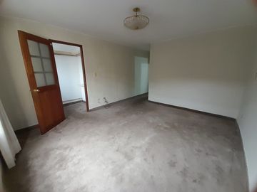 VENDO DEPARTAMENTO EN PRIMER PISO DE 192 MTS2. EN MONTES DE ORO CHACARILLA