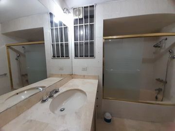 VENDO DEPARTAMENTO EN PRIMER PISO DE 192 MTS2. EN MONTES DE ORO CHACARILLA