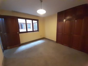 VENDO DEPARTAMENTO EN PRIMER PISO DE 192 MTS2. EN MONTES DE ORO CHACARILLA