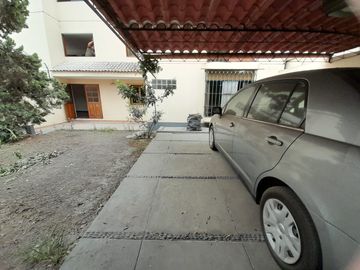 VENDO DEPARTAMENTO EN PRIMER PISO DE 192 MTS2. EN MONTES DE ORO CHACARILLA