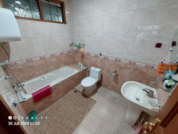 Rumah Luas Strategis Cck Untuk Kantor / Hunian di Turangga Buahbatu