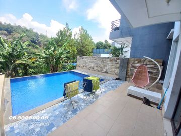 Rumah Villa Serasa Liburan di Kawasan Sejuk Dago Resort Bandung