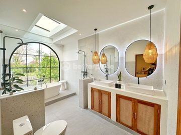 Spacious and Modern Living, 3 Bedroom Brand New Villa in Cepaka