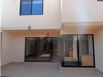 Casa en venta en privada miravalle con jardín grande