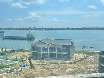 Rush Sale! 1BR Loft Seaview  in Mandani Bay, Mandaue City, Cebu. BrandNew & Move-In Ready.