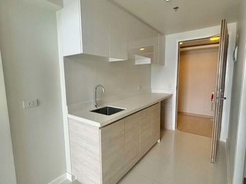Rush Sale! 1BR Loft Seaview  in Mandani Bay, Mandaue City, Cebu. BrandNew & Move-In Ready.