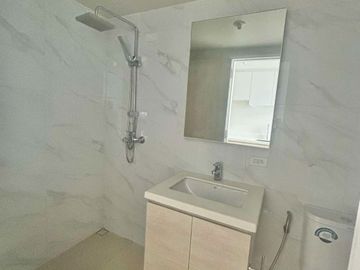 Rush Sale! 1BR Loft Seaview  in Mandani Bay, Mandaue City, Cebu. BrandNew & Move-In Ready.