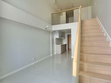 Rush Sale! 1BR Loft Seaview  in Mandani Bay, Mandaue City, Cebu. BrandNew & Move-In Ready.