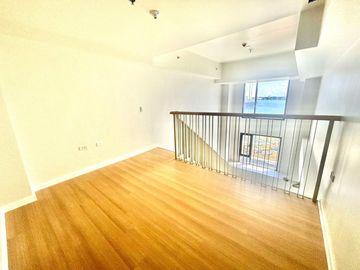 Rush Sale! 1BR Loft Seaview  in Mandani Bay, Mandaue City, Cebu. BrandNew & Move-In Ready.
