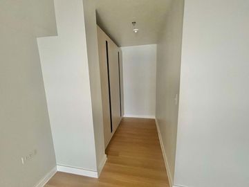 Rush Sale! 1BR Loft Seaview  in Mandani Bay, Mandaue City, Cebu. BrandNew & Move-In Ready.