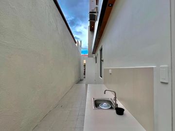 SPACIOUS SINGLE HOUSE AND LOT WITH MODERN INTERIOR DESIGN IN BF RESORT LAS PINAS