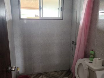 se vende casa en los niches,