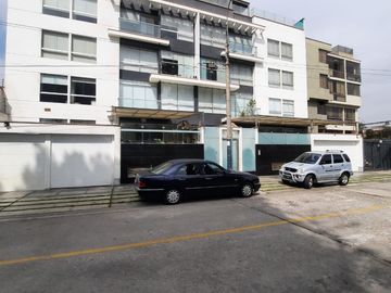 BAJO A $185,000 FLAT, URB CHAMA, SURCO.FRENTE A PARQUE, EXCELENTE ZONA RESIDENCIAL.