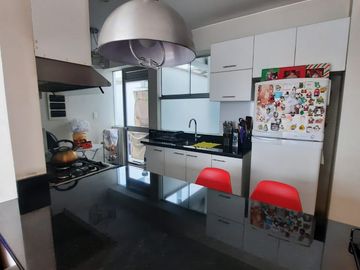 BAJO A $185,000 FLAT, URB CHAMA, SURCO.FRENTE A PARQUE, EXCELENTE ZONA RESIDENCIAL.