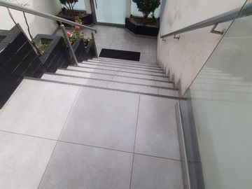 BAJO A $185,000 FLAT, URB CHAMA, SURCO.FRENTE A PARQUE, EXCELENTE ZONA RESIDENCIAL.