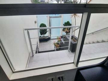 BAJO A $185,000 FLAT, URB CHAMA, SURCO.FRENTE A PARQUE, EXCELENTE ZONA RESIDENCIAL.
