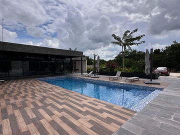 CASA EN PRIVADA RESIDENCIAL CONKAL • YUCATÁN