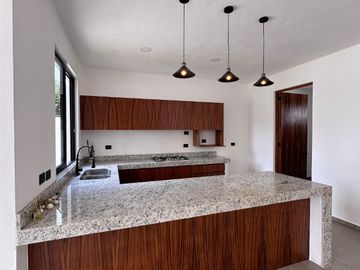 CASA EN PRIVADA RESIDENCIAL CONKAL • YUCATÁN