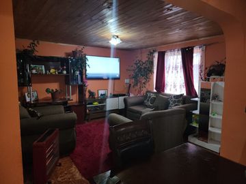 CASA CON GRAN ESPACIO EN BARRIO TRANQUILO