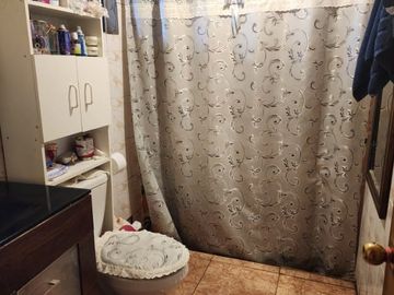 CASA CON GRAN ESPACIO EN BARRIO TRANQUILO