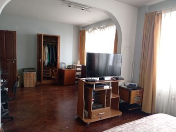 ESPECTACULAR DEPARTAMENTO CON UNA LINDA VISTA DE LIMA. SE VENDE POR VIAJE,