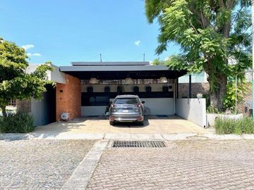 Hermosa casa dentro de coto La Loma en Bugambilias