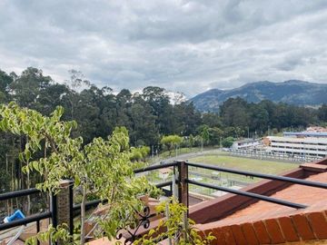 Lujoso Penthouse en venta 350m2C Sector Ordóñez Lasso