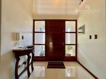 RINCONADA - VENDE CASA DOS PISOS 4D 4B PISICNA - COND. EL GOLF